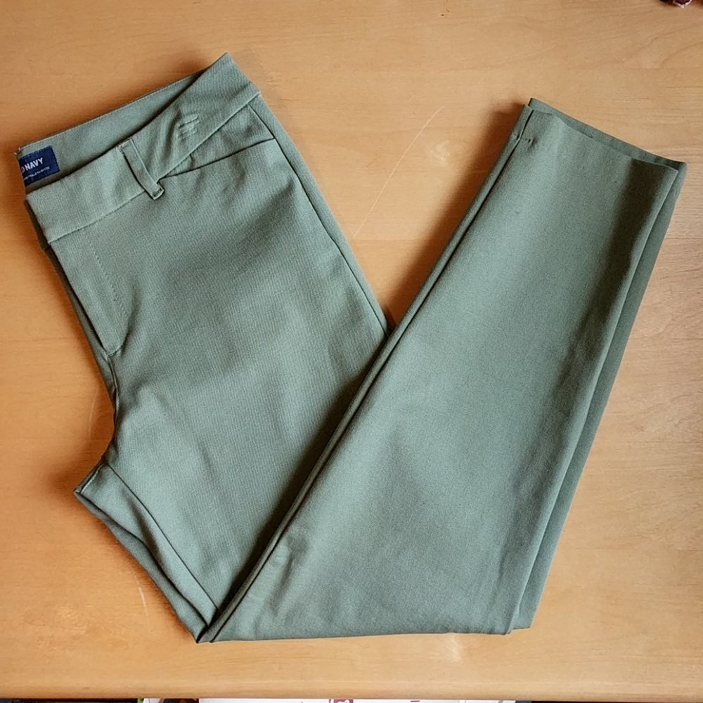 Mid Rise Crop Pants